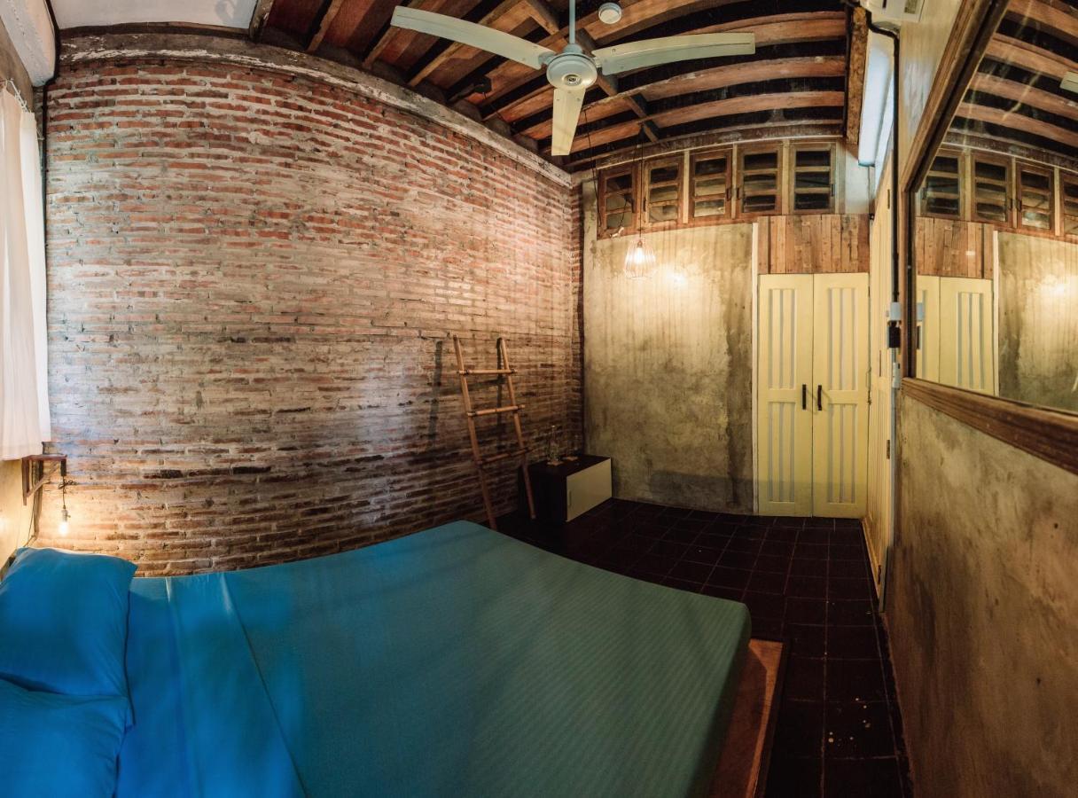 The Flying Fish Hostel Dumaguete City Exterior foto